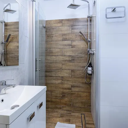 Andersena Modern B - 10 Min Cmkp - 5 Min Metro - 15 Min Center